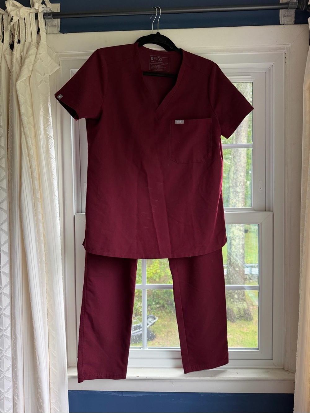 Figs Women's Wine Straight-Leg Scrub Set